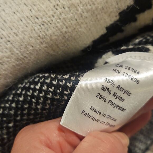 Nwt Black and White Houndstooth Turtleneck Sweater - Picture 4 of 4